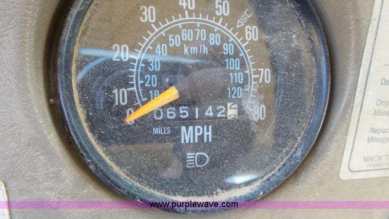 image for item BZ9092 1981 Mack R686ST yard truck