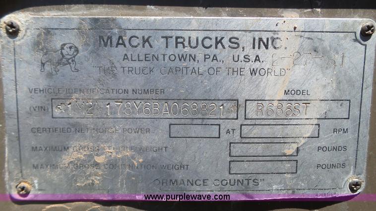 image for item BZ9092 1981 Mack R686ST yard truck