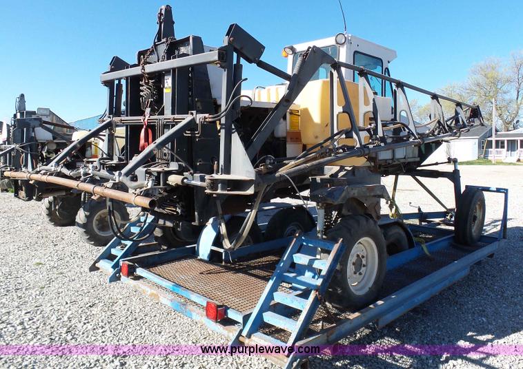 image for item G3747 SpraCoupe 220 self-propelled sprayer