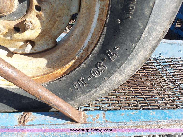 image for item G3747 SpraCoupe 220 self-propelled sprayer