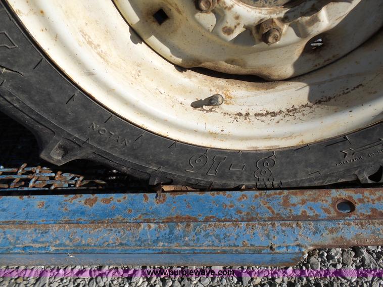 image for item G3747 SpraCoupe 220 self-propelled sprayer