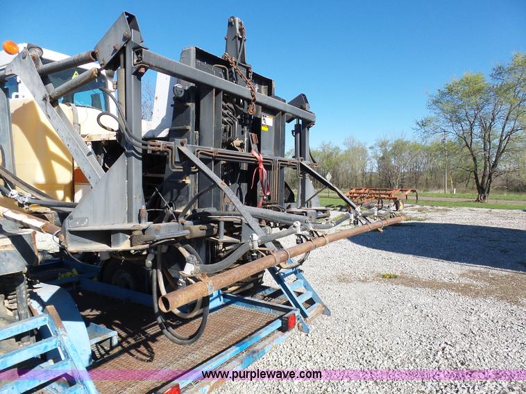 image for item G3747 SpraCoupe 220 self-propelled sprayer