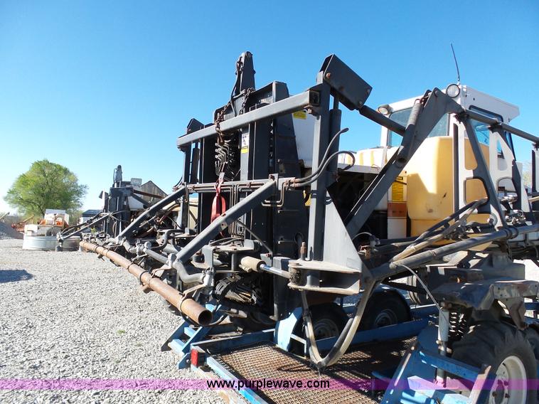 image for item G3747 SpraCoupe 220 self-propelled sprayer