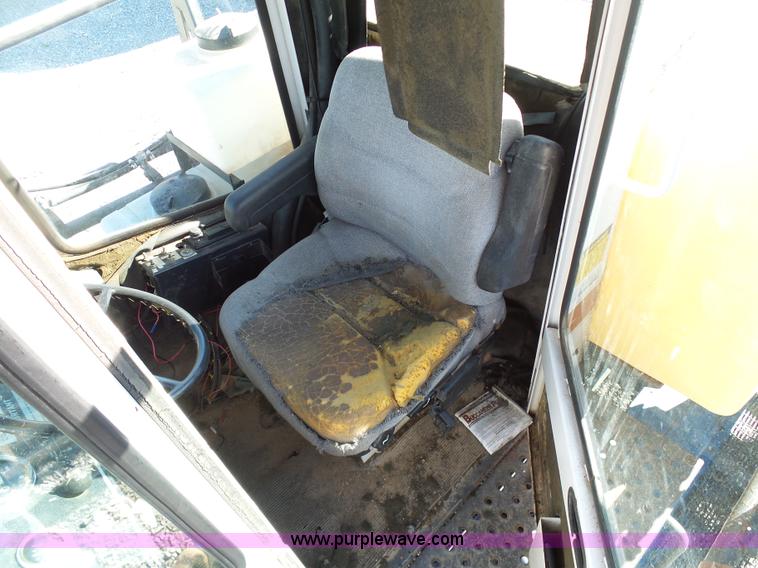 image for item G3747 SpraCoupe 220 self-propelled sprayer