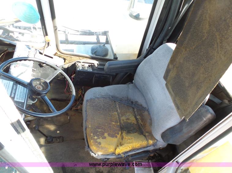 image for item G3747 SpraCoupe 220 self-propelled sprayer