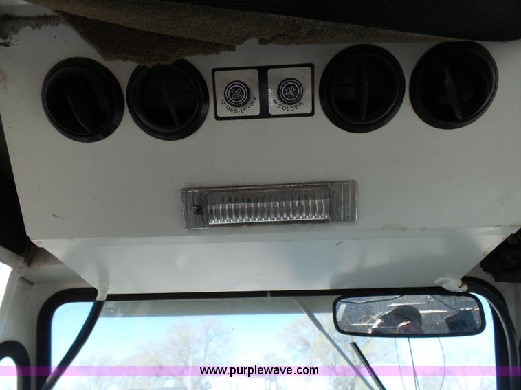 image for item G3747 SpraCoupe 220 self-propelled sprayer