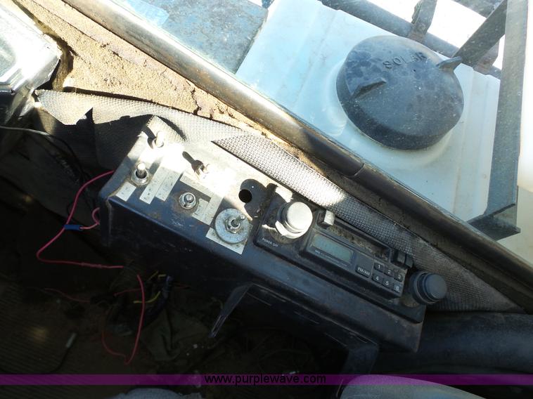 image for item G3747 SpraCoupe 220 self-propelled sprayer