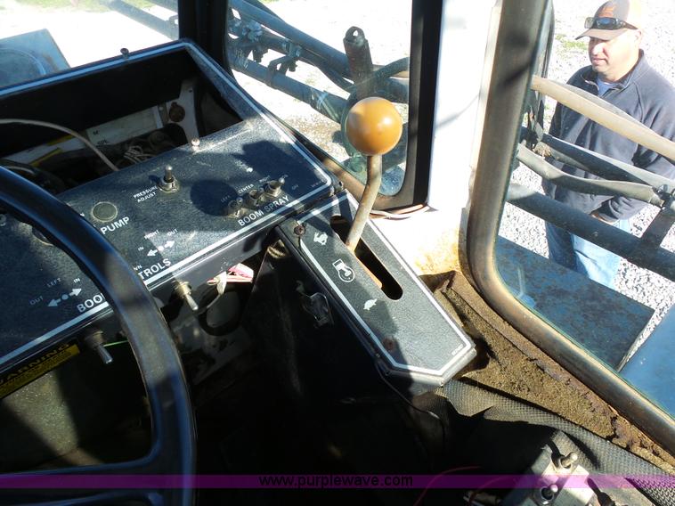 image for item G3747 SpraCoupe 220 self-propelled sprayer