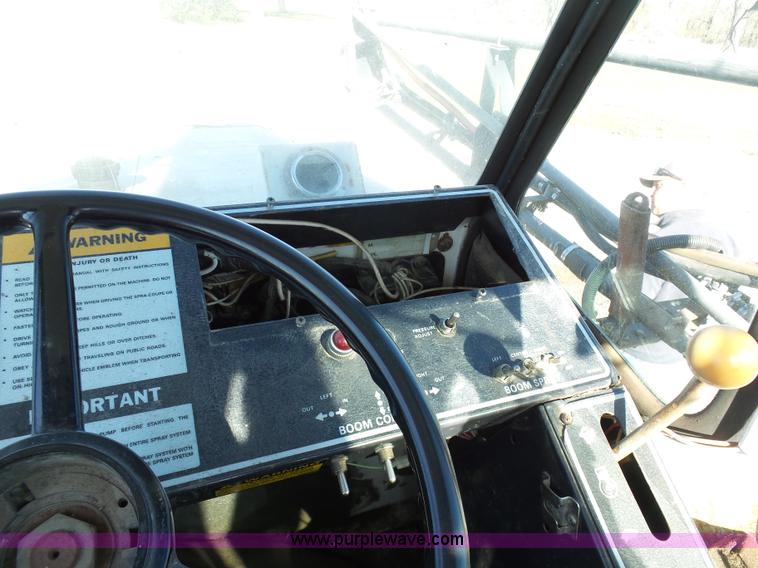 image for item G3747 SpraCoupe 220 self-propelled sprayer