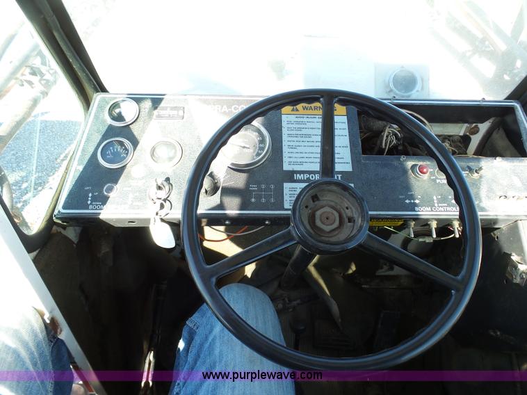 image for item G3747 SpraCoupe 220 self-propelled sprayer