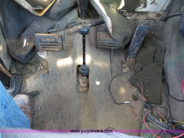 image for item G3747 SpraCoupe 220 self-propelled sprayer