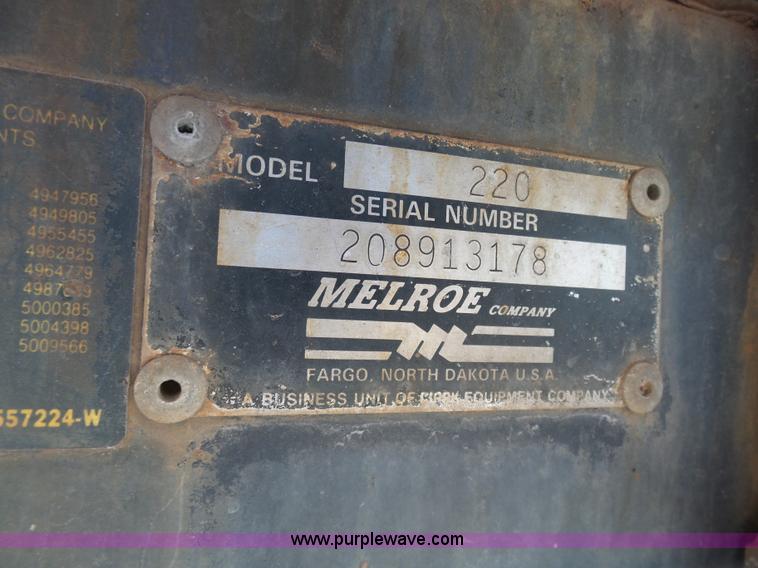 image for item G3747 SpraCoupe 220 self-propelled sprayer