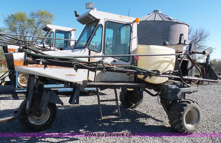image for item G3748 SpraCoupe 220 self-propelled sprayer