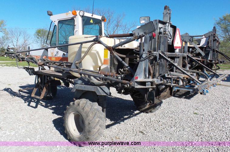 image for item G3748 SpraCoupe 220 self-propelled sprayer