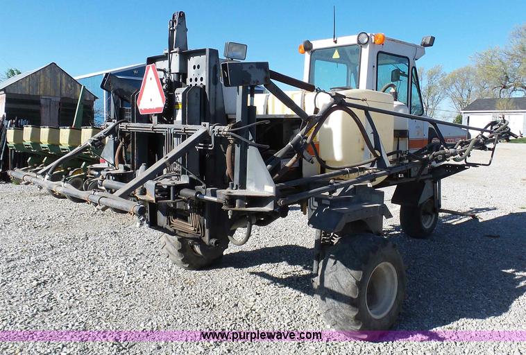 image for item G3748 SpraCoupe 220 self-propelled sprayer