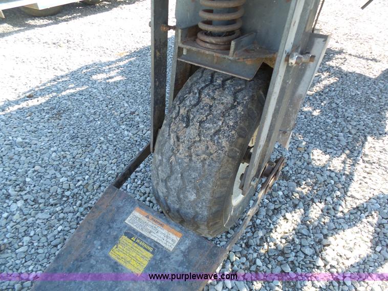 image for item G3748 SpraCoupe 220 self-propelled sprayer