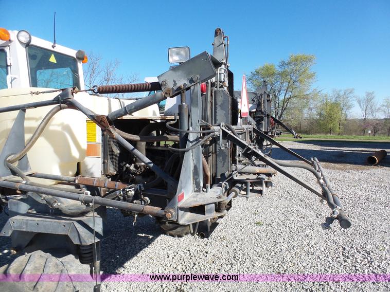 image for item G3748 SpraCoupe 220 self-propelled sprayer