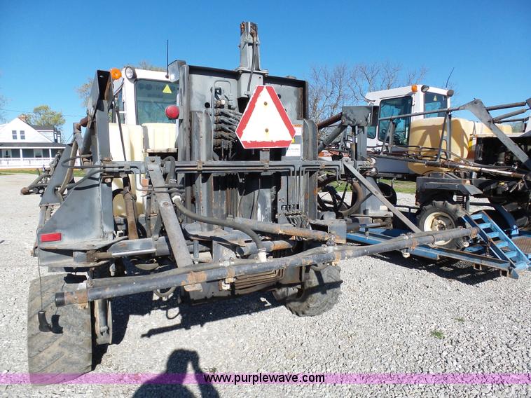 image for item G3748 SpraCoupe 220 self-propelled sprayer