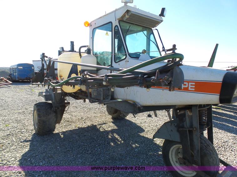 image for item G3748 SpraCoupe 220 self-propelled sprayer