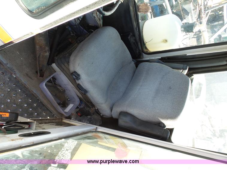 image for item G3748 SpraCoupe 220 self-propelled sprayer