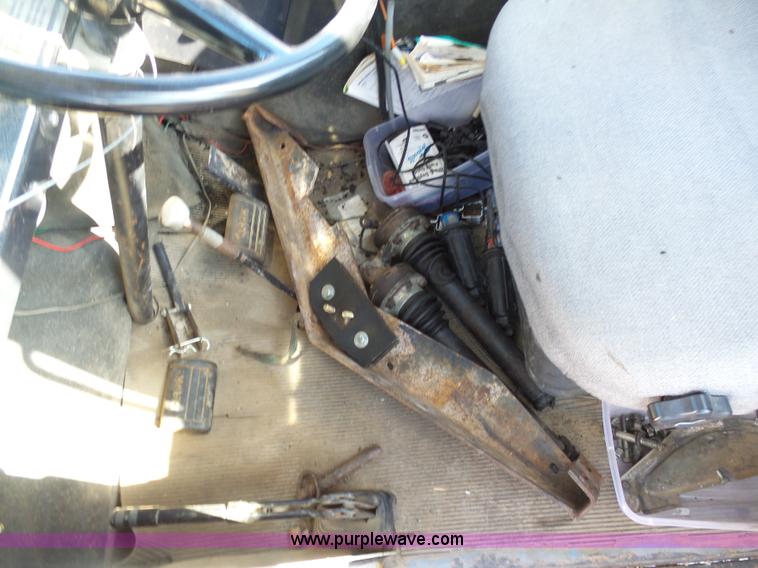 image for item G3748 SpraCoupe 220 self-propelled sprayer