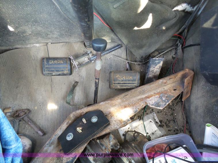 image for item G3748 SpraCoupe 220 self-propelled sprayer