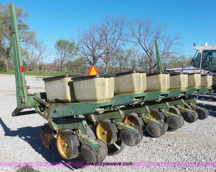 image for item G3749 John Deere 7000 no-till planter