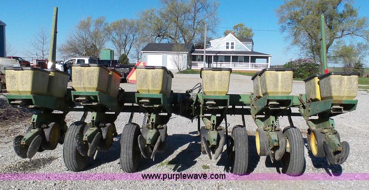 image for item G3749 John Deere 7000 no-till planter