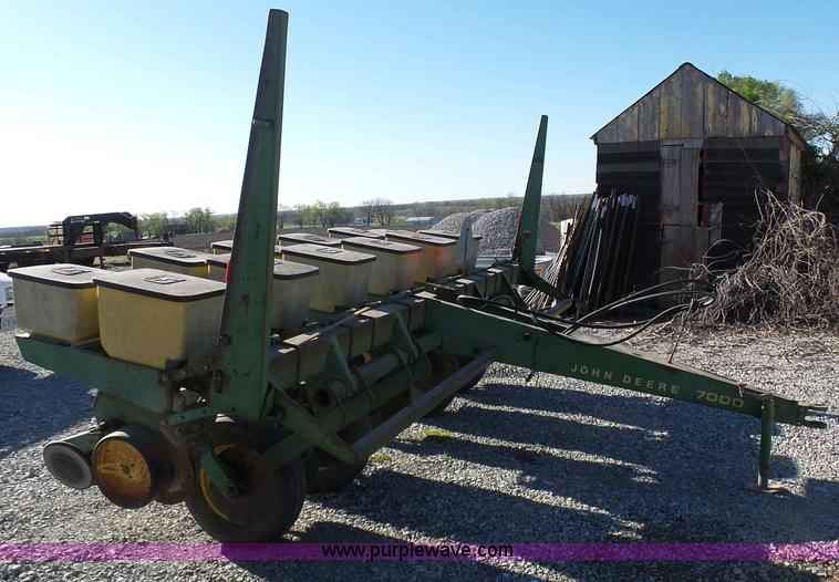 image for item G3749 John Deere 7000 no-till planter
