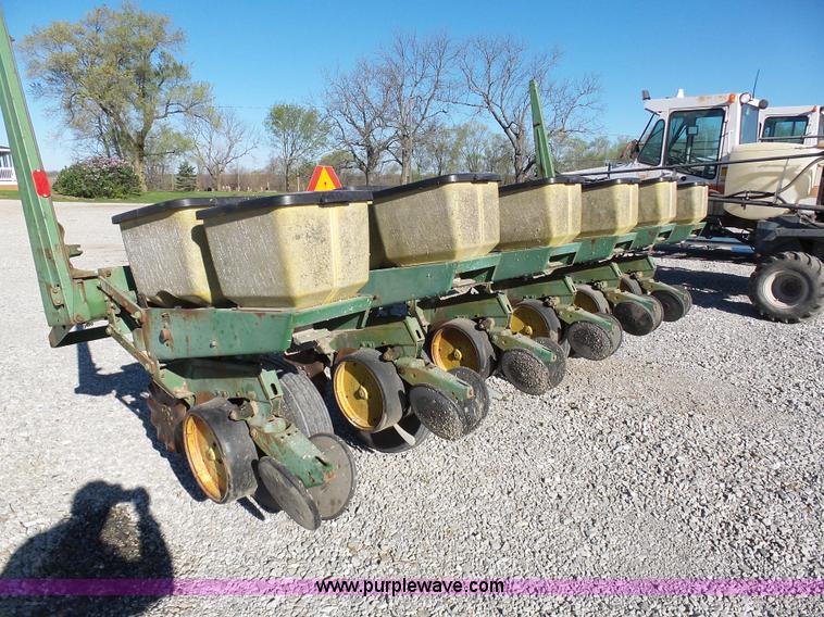 image for item G3749 John Deere 7000 no-till planter