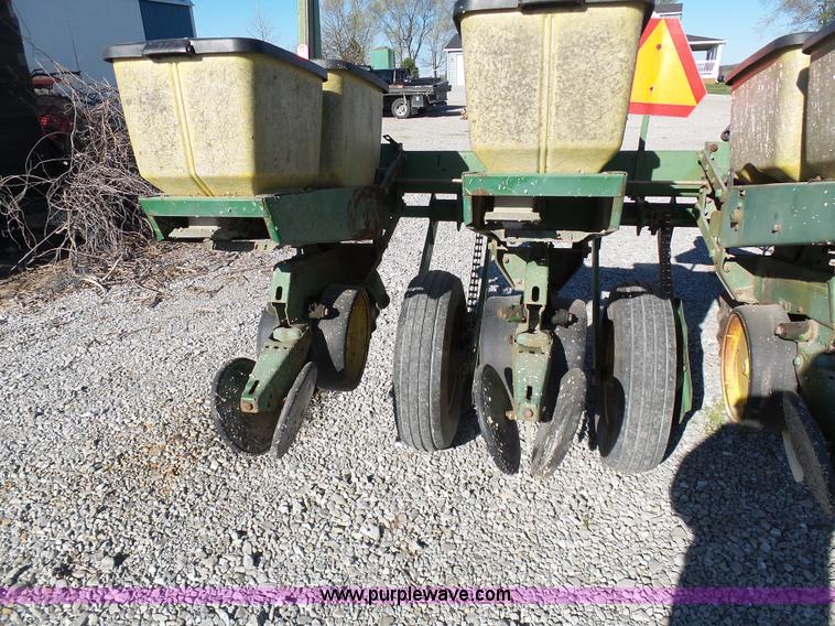 image for item G3749 John Deere 7000 no-till planter