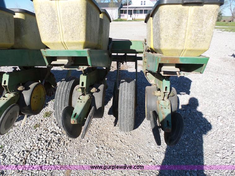 image for item G3749 John Deere 7000 no-till planter