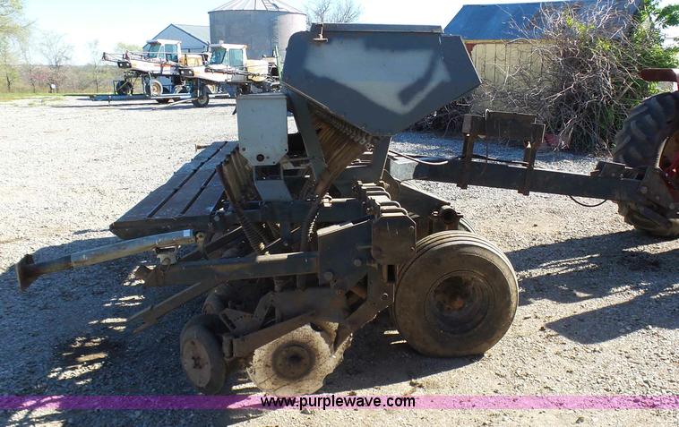 image for item G3750 CrustBuster 3400 no-till grain drill