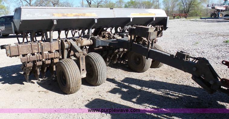 image for item G3750 CrustBuster 3400 no-till grain drill