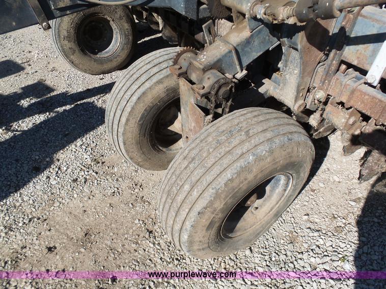 image for item G3750 CrustBuster 3400 no-till grain drill