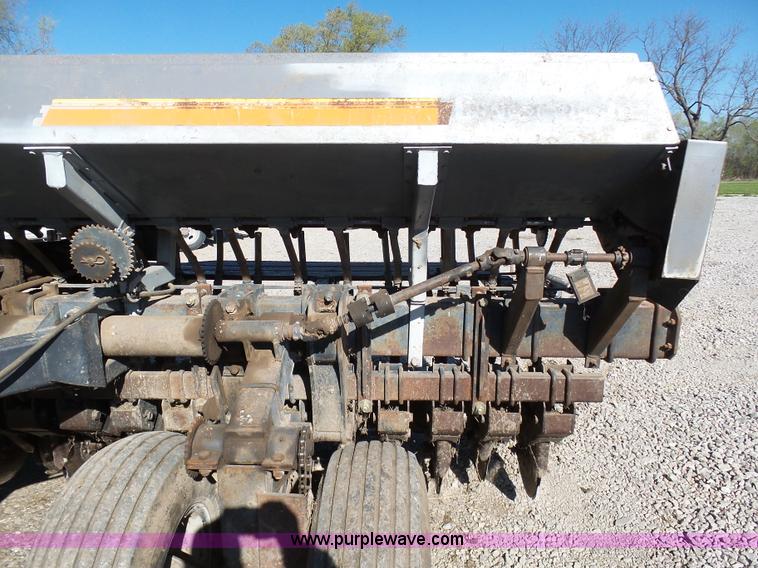 image for item G3750 CrustBuster 3400 no-till grain drill