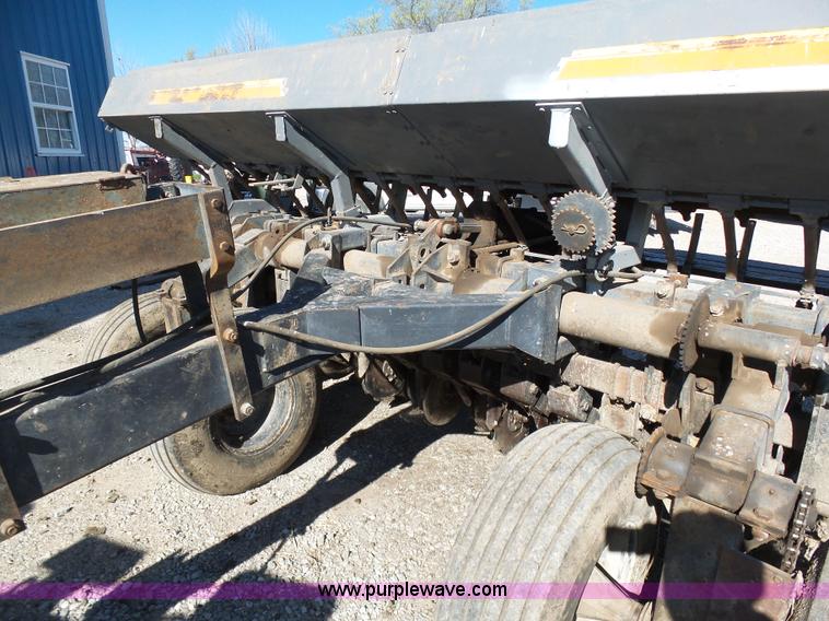 image for item G3750 CrustBuster 3400 no-till grain drill