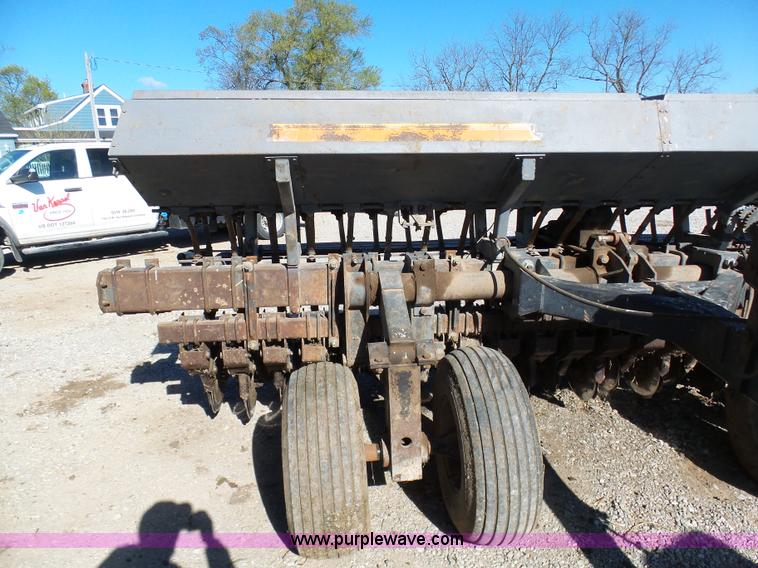 image for item G3750 CrustBuster 3400 no-till grain drill