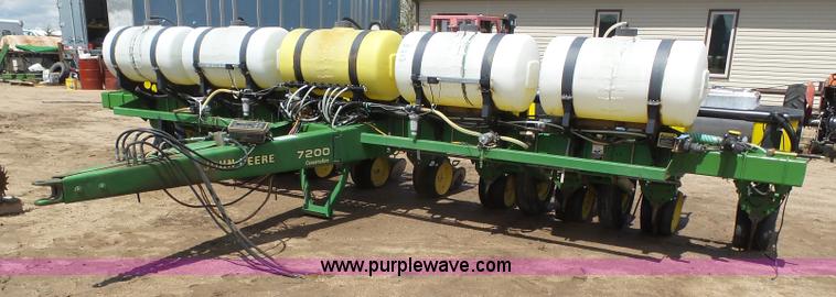 image for item J6128 John Deere 7200 planter