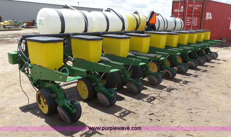 image for item J6128 John Deere 7200 planter