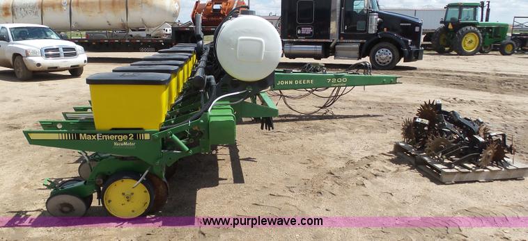 image for item J6128 John Deere 7200 planter