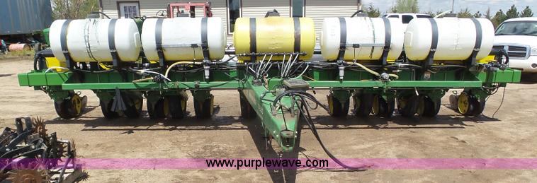 image for item J6128 John Deere 7200 planter