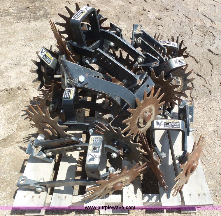 image for item J6128 John Deere 7200 planter