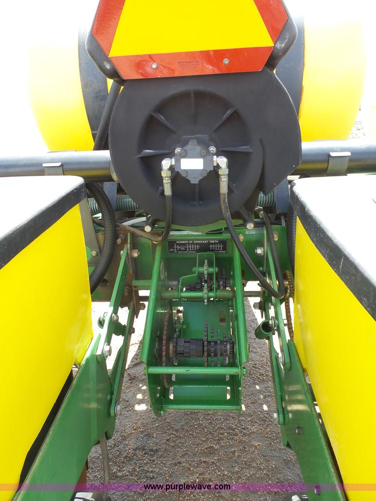 image for item J6128 John Deere 7200 planter