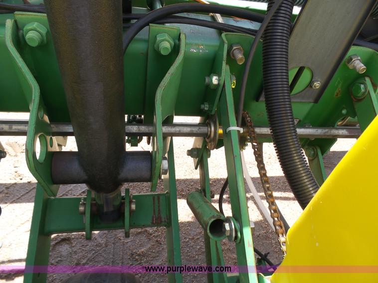 image for item J6128 John Deere 7200 planter