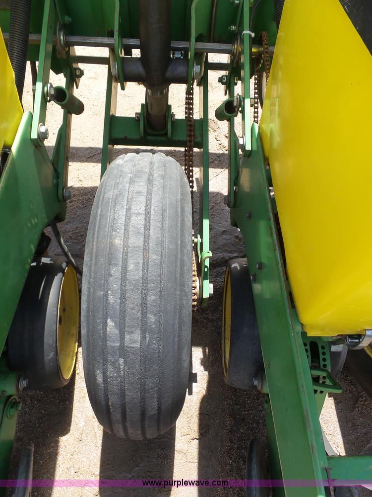 image for item J6128 John Deere 7200 planter