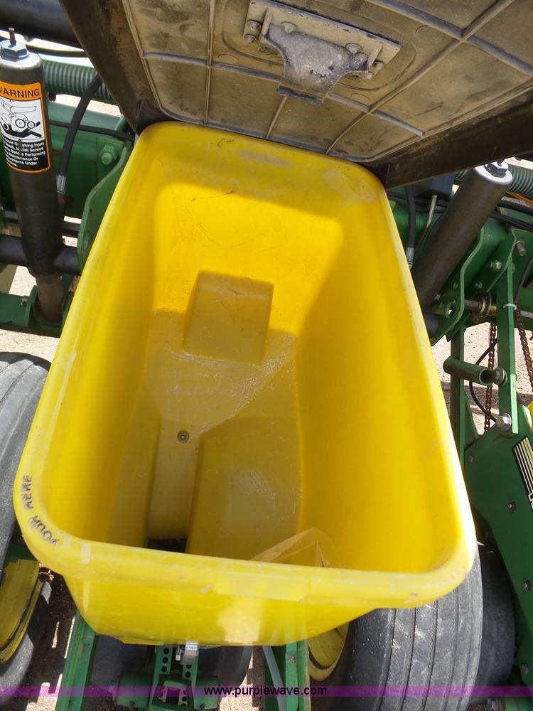 image for item J6128 John Deere 7200 planter