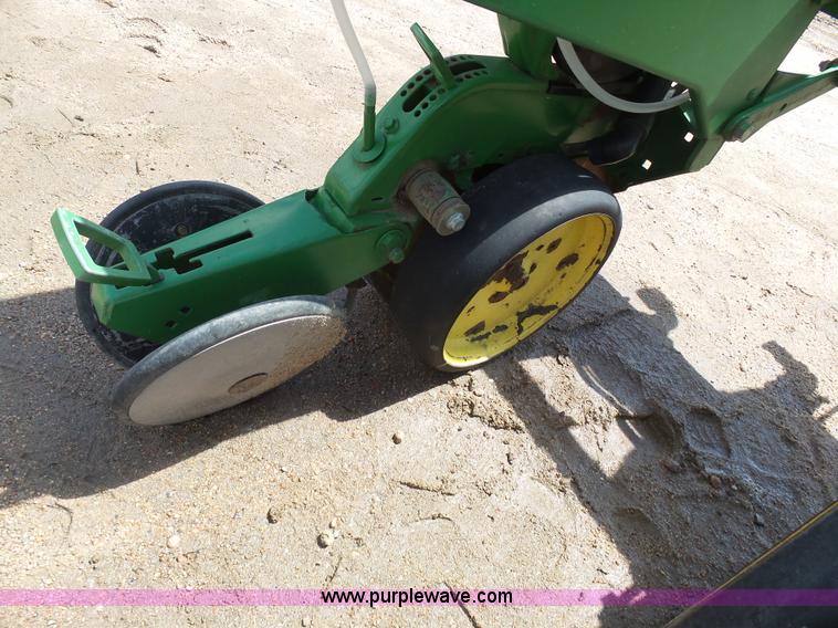 image for item J6128 John Deere 7200 planter