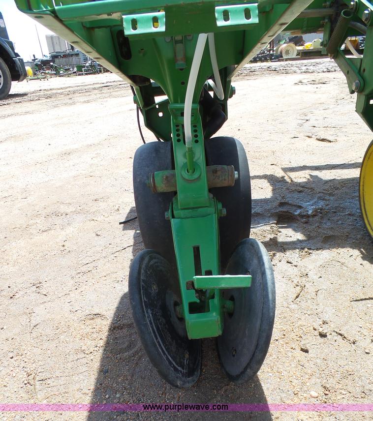 image for item J6128 John Deere 7200 planter