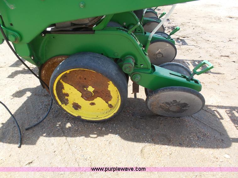 image for item J6128 John Deere 7200 planter